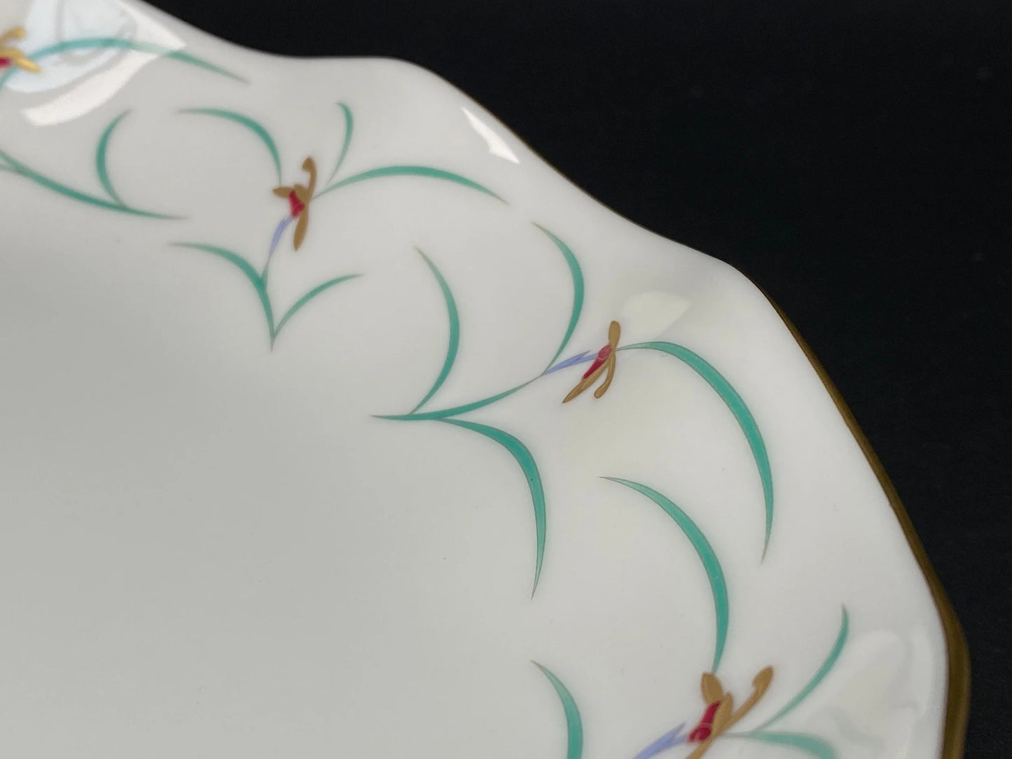 KORANSHA Luxury Porcelain Plate with gift box,Dish, Japanese trinket with Gold Trim, Iris Flower, Elegant bowl with Box, Open box