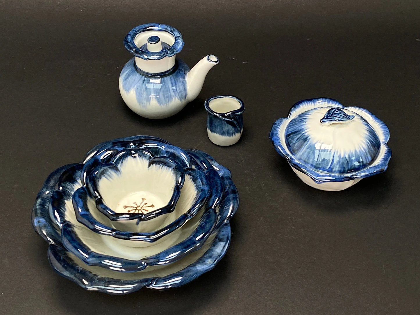 Japanese Ceramic table ware set of 7, sauce bottle, sake cup, lidded bowl, 4 bowls in different size, Blue and White, Floral design