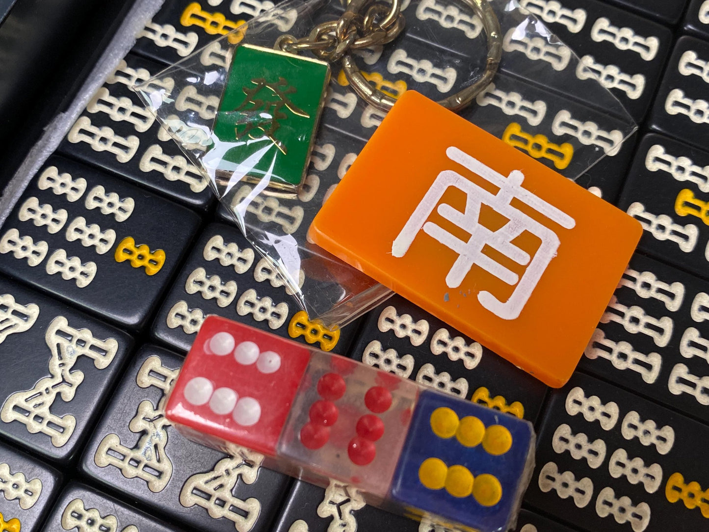 Black Kuro-pai Riichi Mahjong Set with Red Fives
