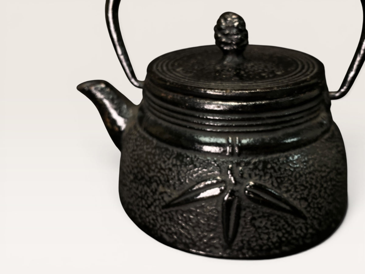 Vintage Nanbu Tekki Leaf Pattern Cast Iron Teapot