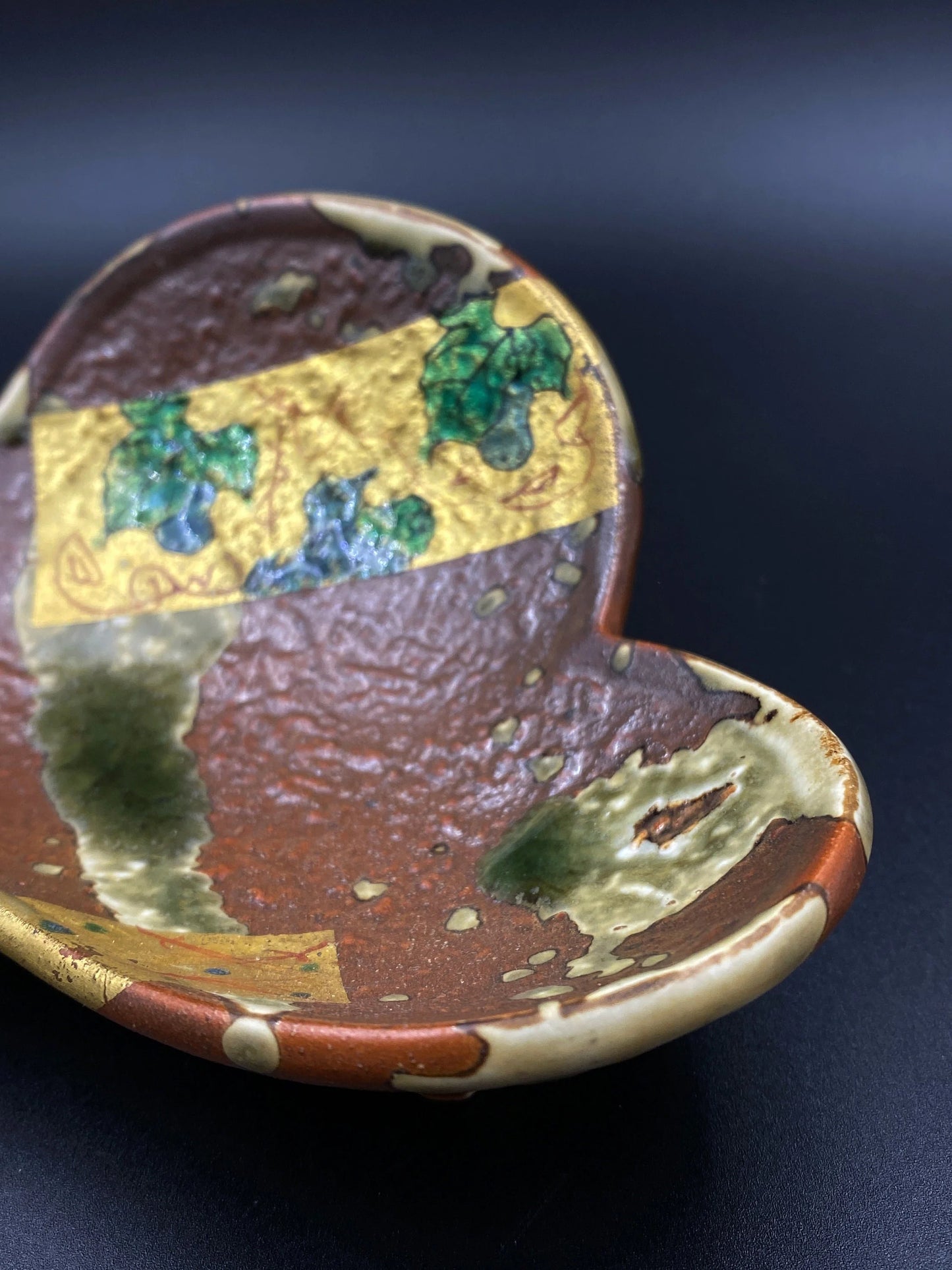 Japanese Gold uinique Plate Art Pottery, maker signed, leaf shape Dessert trinket, Leaf Pattern hand painted