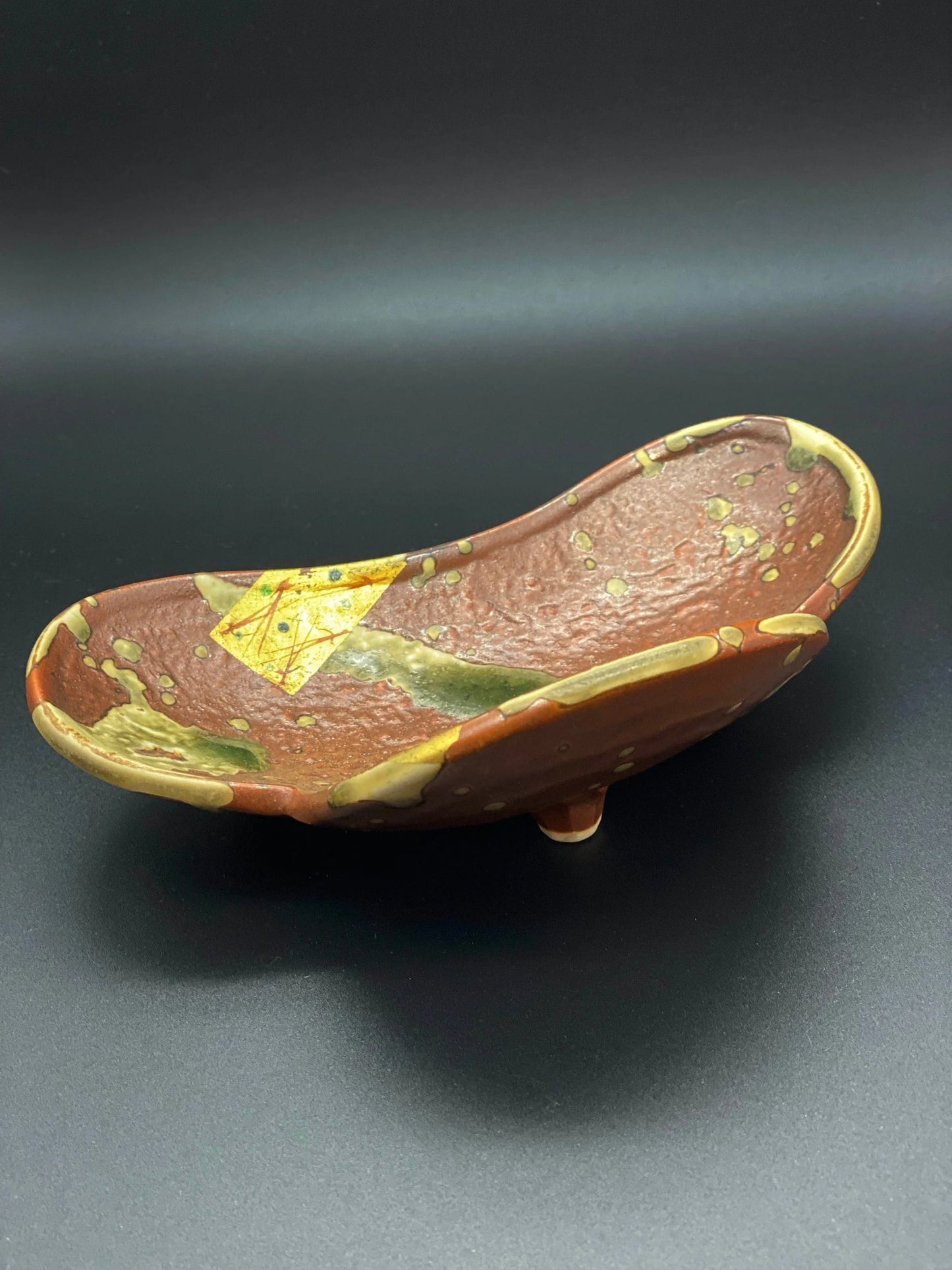 Japanese Gold uinique Plate Art Pottery, maker signed, leaf shape Dessert trinket, Leaf Pattern hand painted