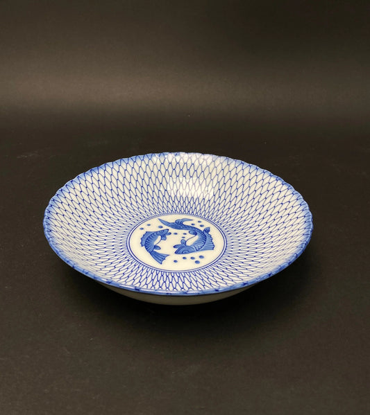 Japanese Porcelain dyed chintz, Ryuho kiln, Fish pattern Medium Dinner Plate Trinket Dia 7.75" Blue and White