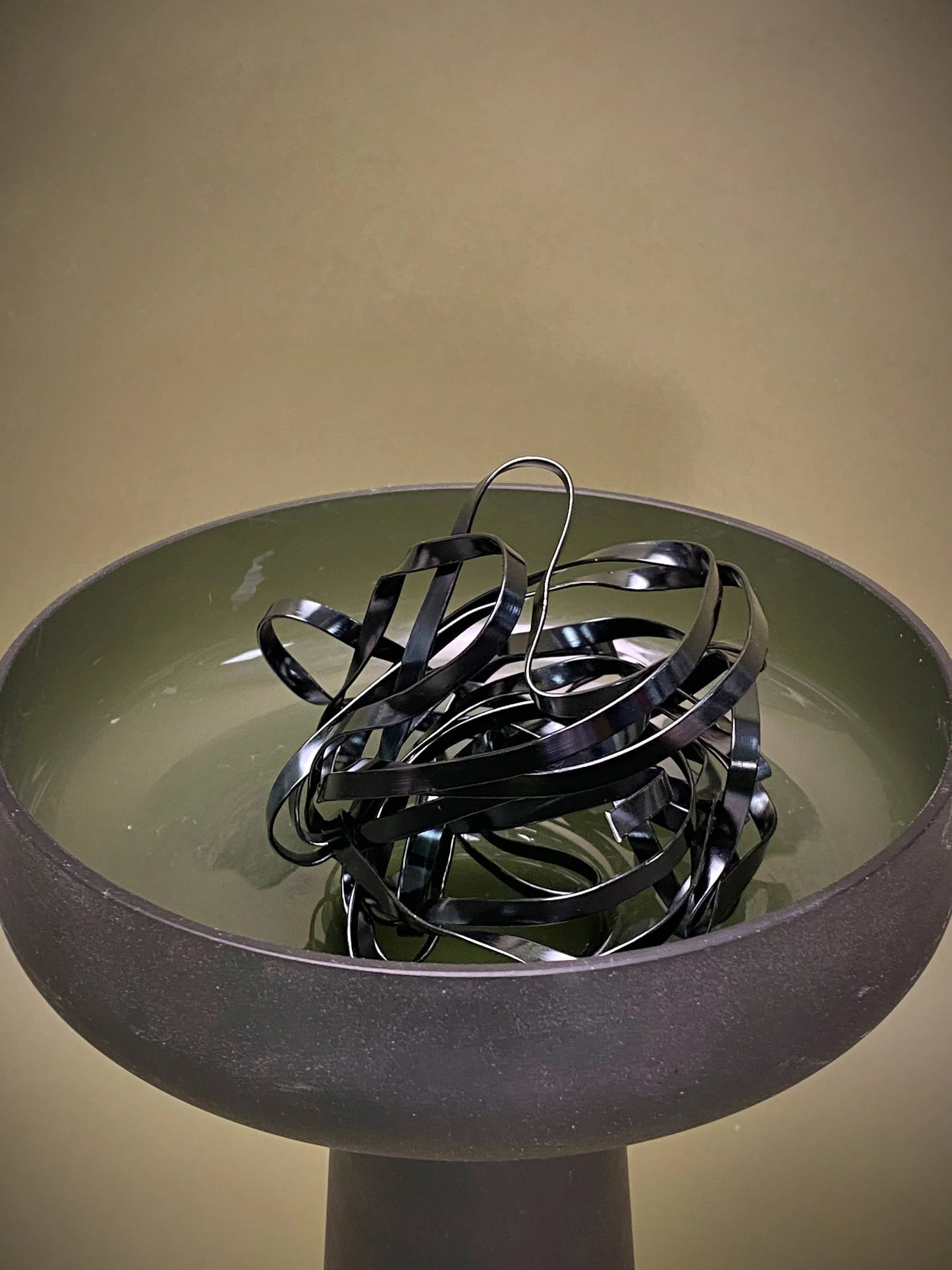 Ikebana Swirl flexible flower holder, Flower Arrangement tool, Black & Silver Hanadome Swirl, Ikebana tool, Flower Stand, floral pin frog