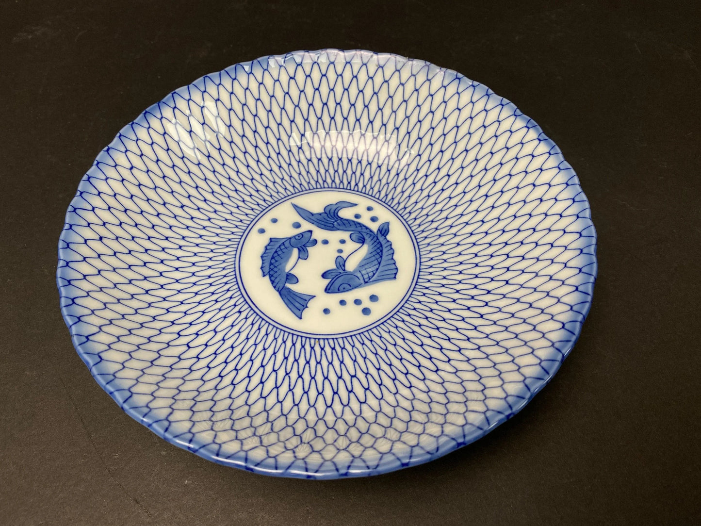 Ryuho Kiln Fish Couple Plate Blue and White 7.75"