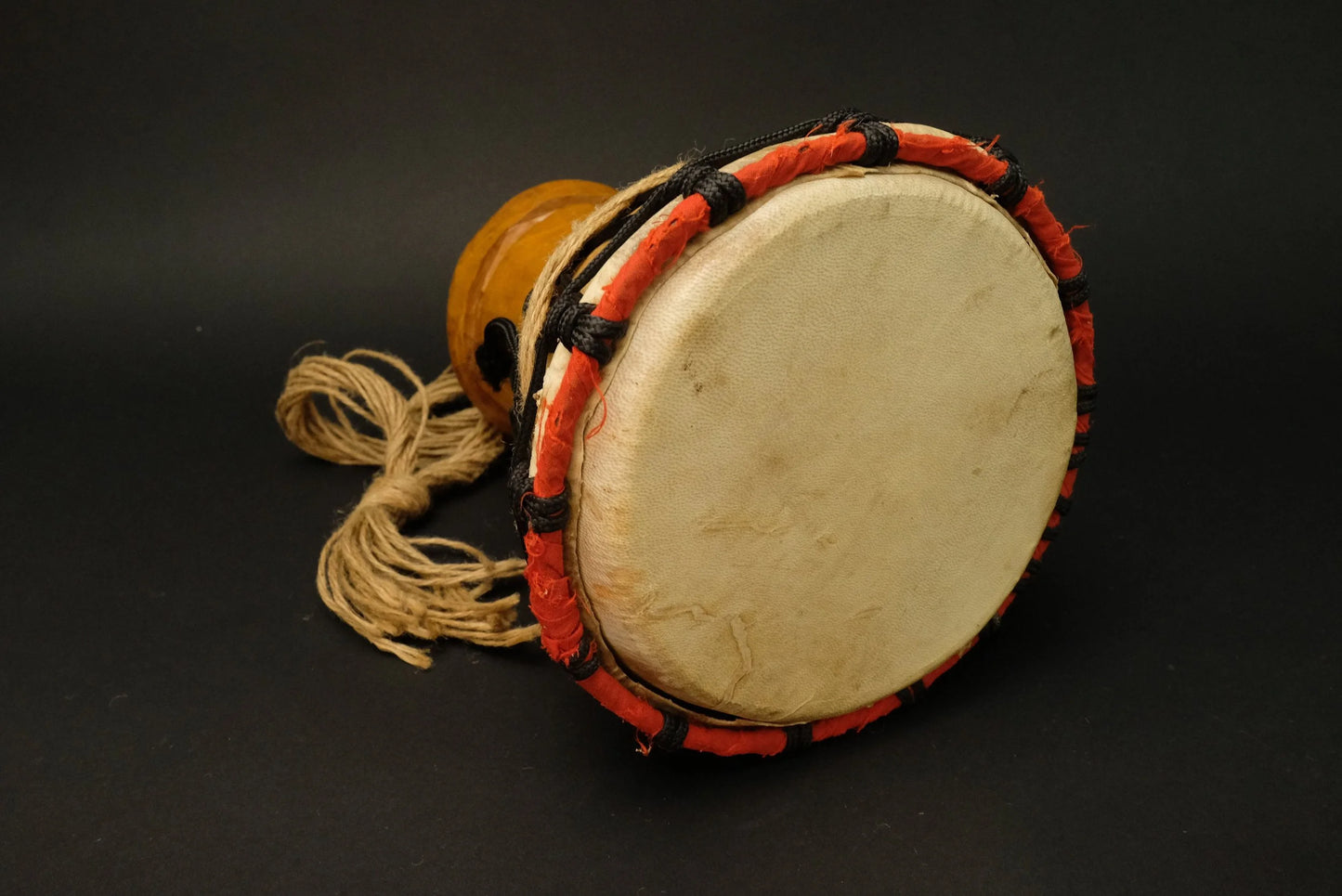 Japanese traditional Musical Djembe Wood Drum：Red waist strap in mint condition