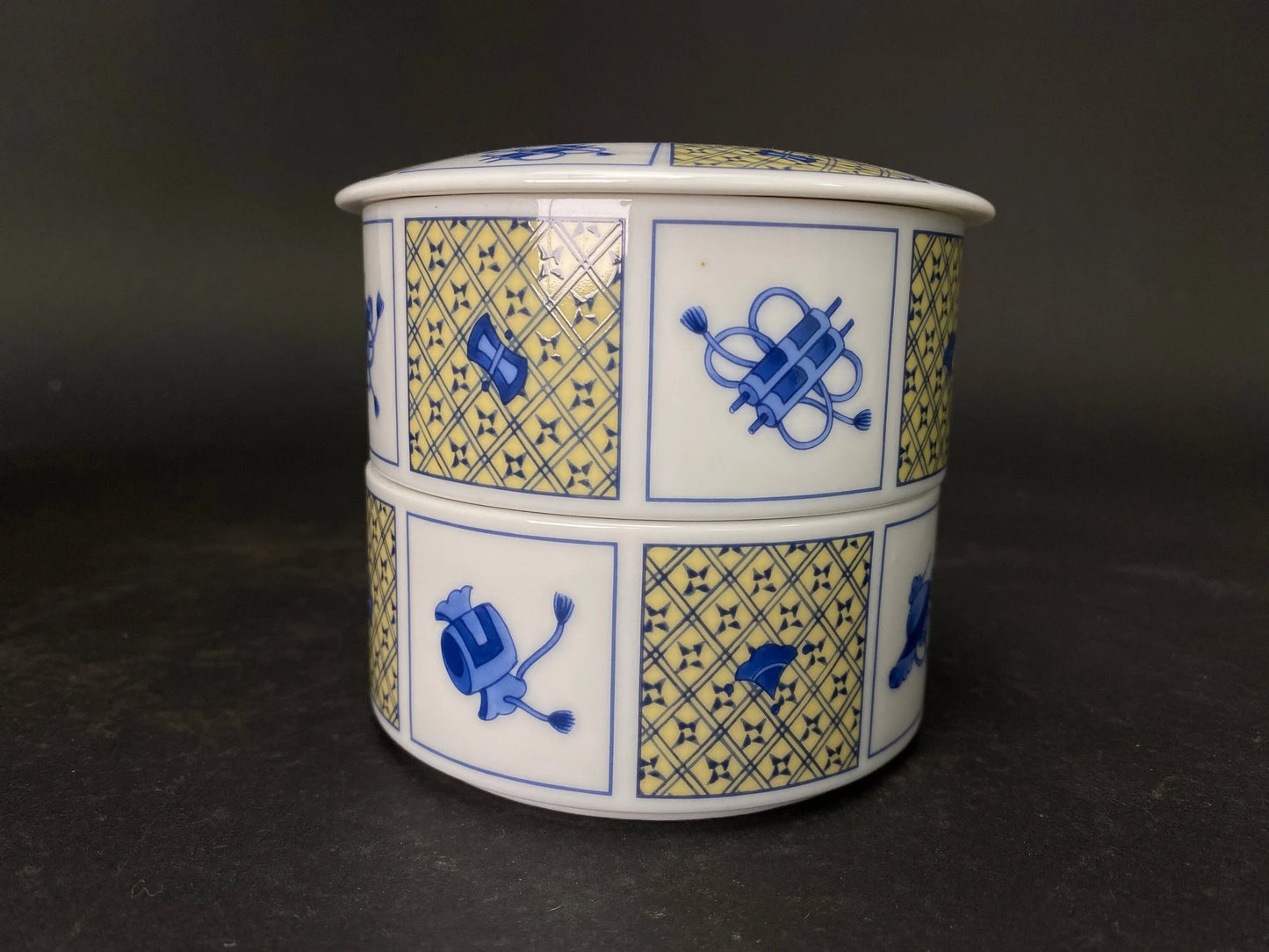 Nippon TACHIKICHI 2 layers Container, Japanese treasure blessing lucky Candy box W4"w/box, porcelain