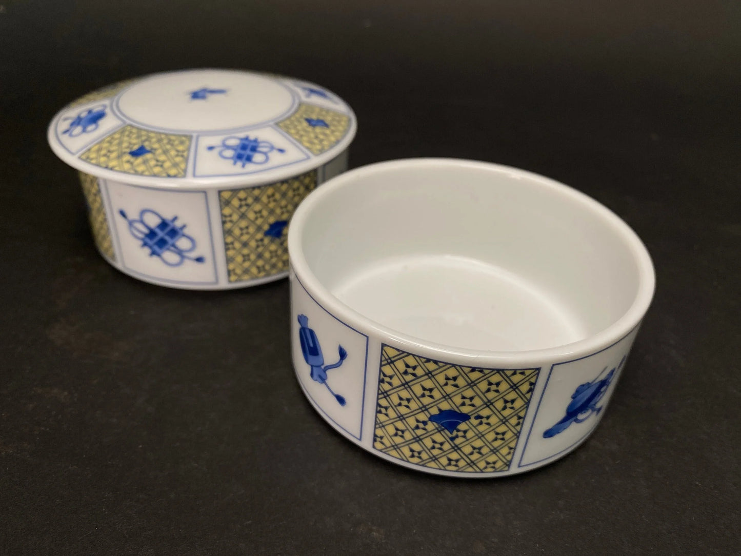 Nippon TACHIKICHI 2 layers Container, Japanese treasure blessing lucky Candy box W4"w/box, porcelain