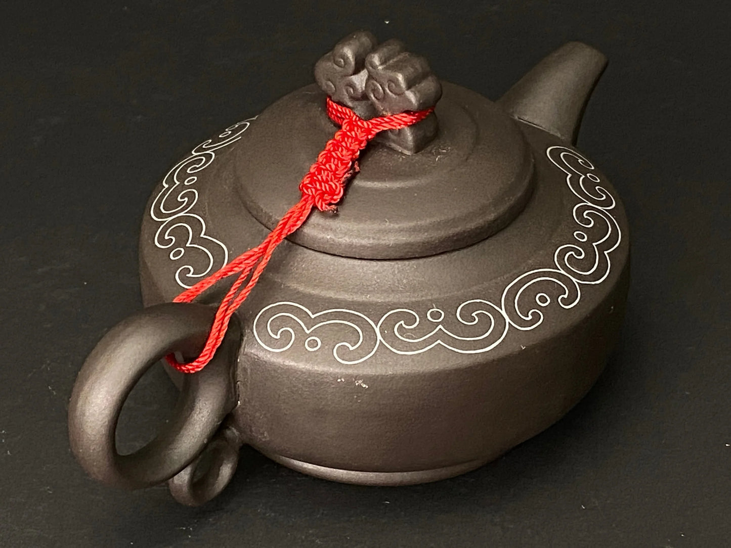 Tokoname Teapot Tea Kettle Japanese Pottery, Lid with red rope, Mint Condition, tea ceremony
