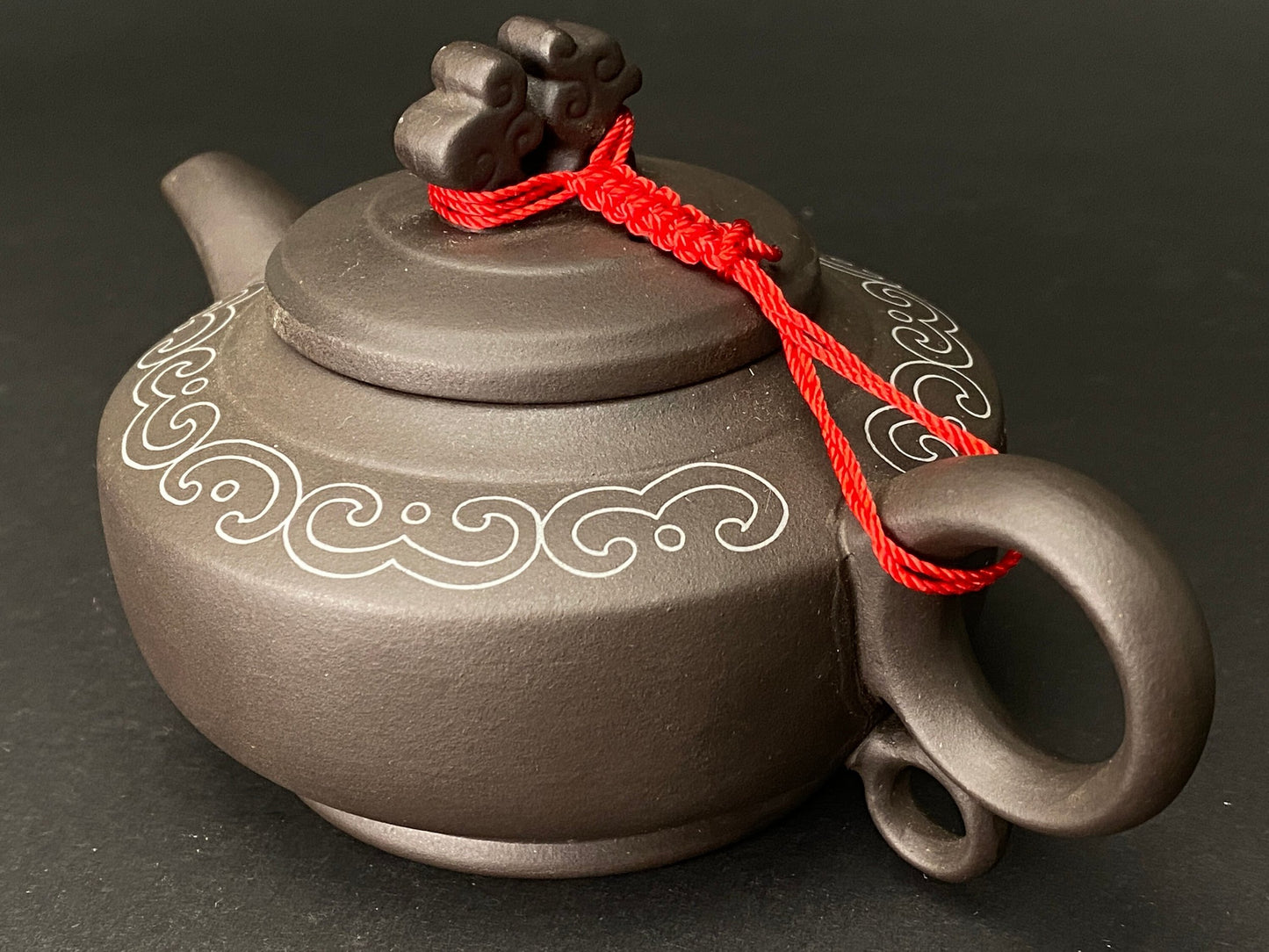 Tokoname Teapot Tea Kettle Japanese Pottery, Lid with red rope, Mint Condition, tea ceremony