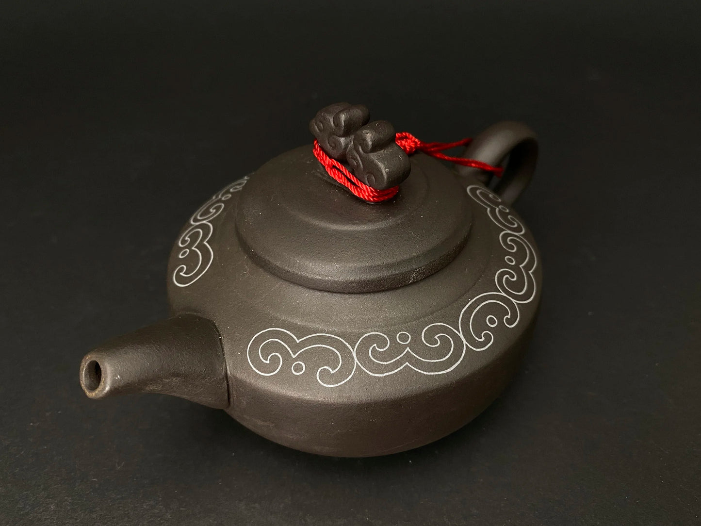 Tokoname Teapot Tea Kettle Japanese Pottery, Lid with red rope, Mint Condition, tea ceremony