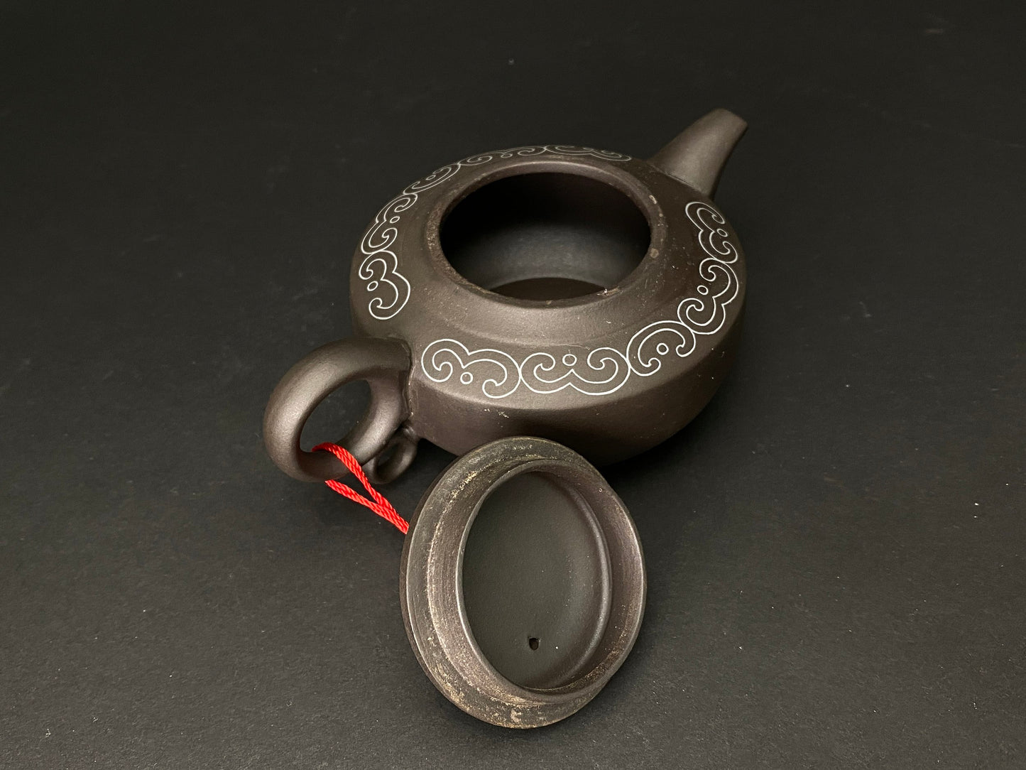 Tokoname Teapot Tea Kettle Japanese Pottery, Lid with red rope, Mint Condition, tea ceremony