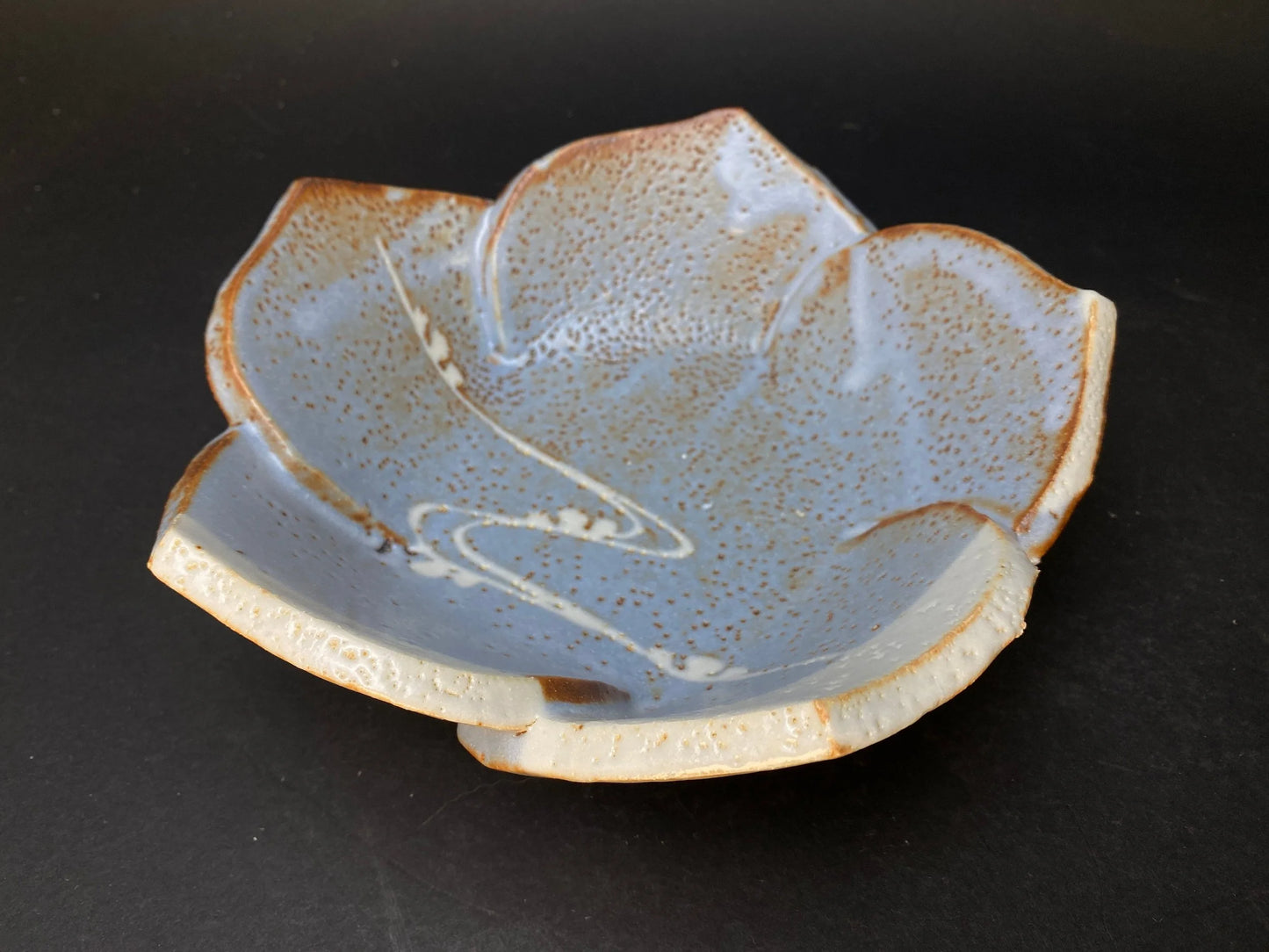 Japan Shino ware yaki Collectible Bowl, Ryugetsu Kiln, big bowl W8.3", Floral Shape, in blue, Mino ware Japanese Pottery