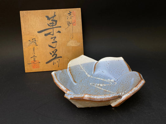 Japan Shino ware yaki Collectible Bowl, Ryugetsu Kiln, big bowl W8.3", Floral Shape, in blue, Mino ware Japanese Pottery