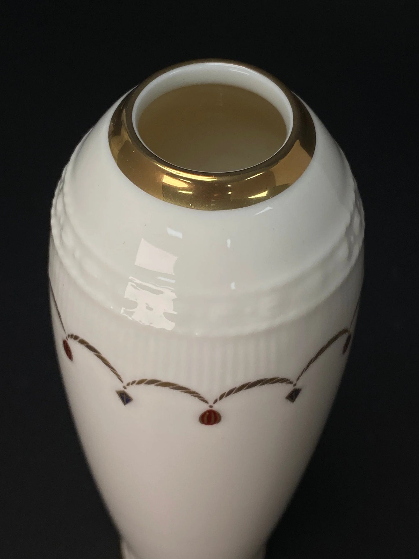 Japanese Porcelain Ikebana Vase: Snow White Art Deco Decor