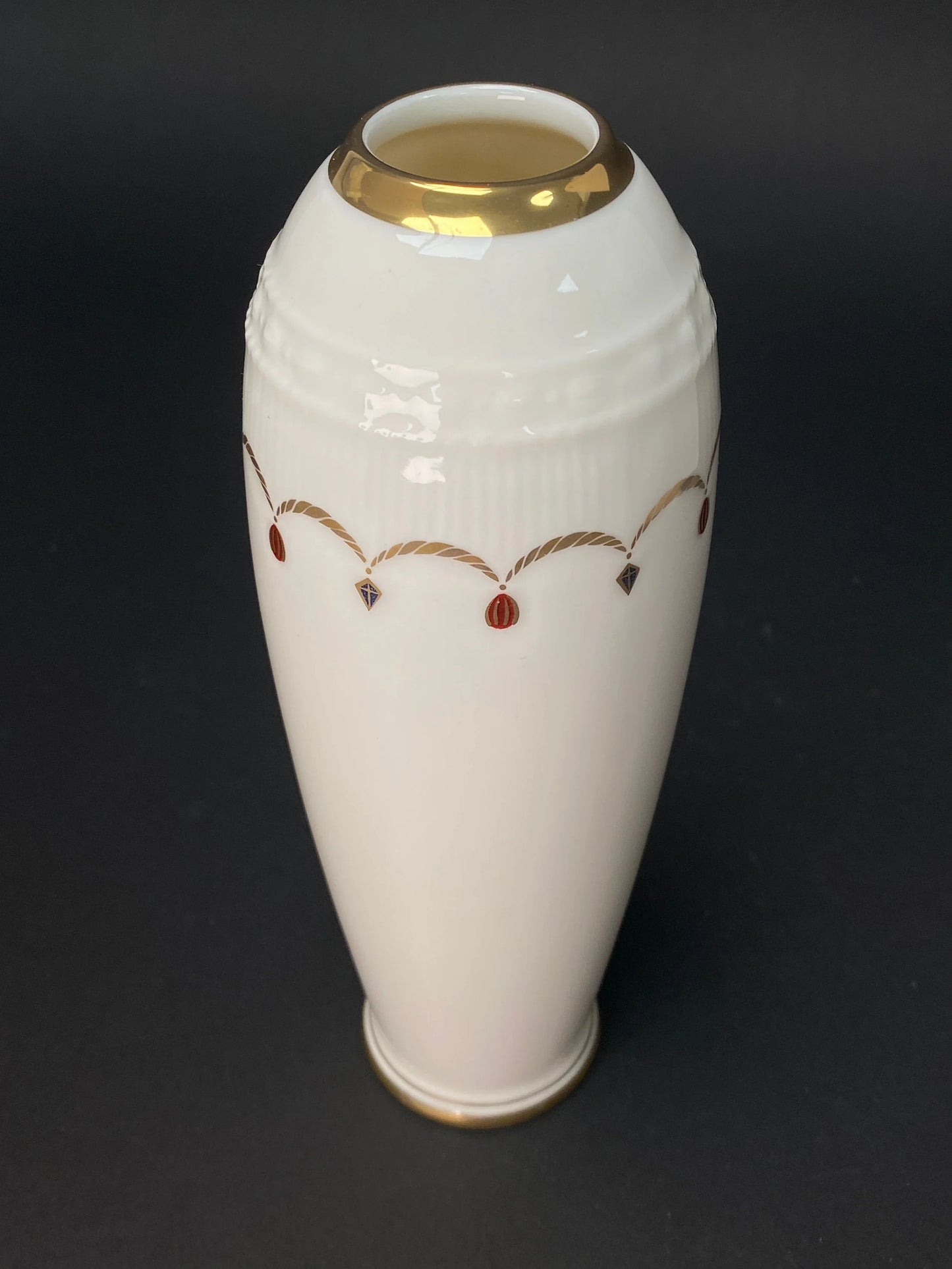 Japanese Porcelain Ikebana Vase: Snow White Art Deco Decor