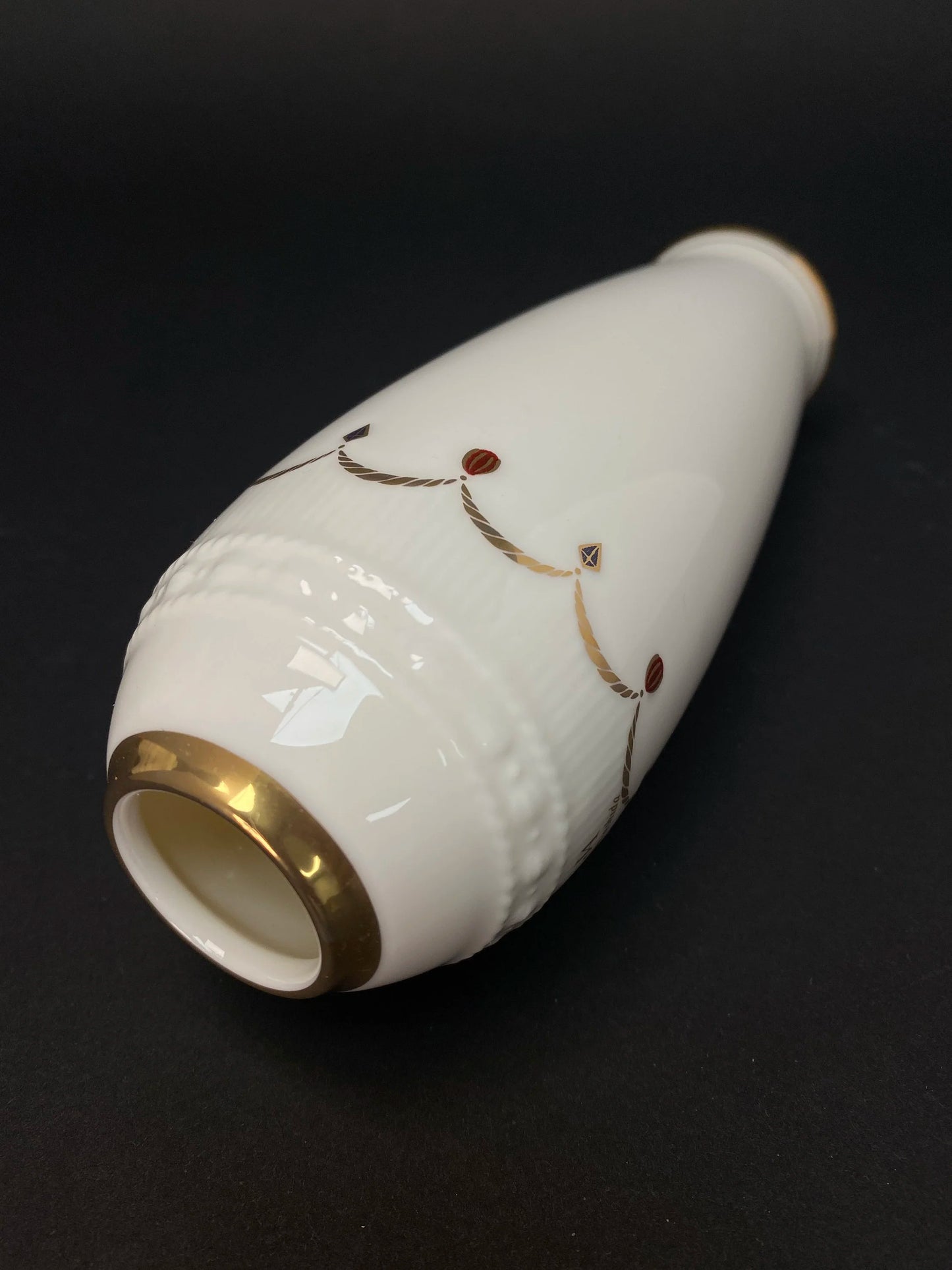 Japanese Porcelain Ikebana Vase: Snow White Art Deco Decor