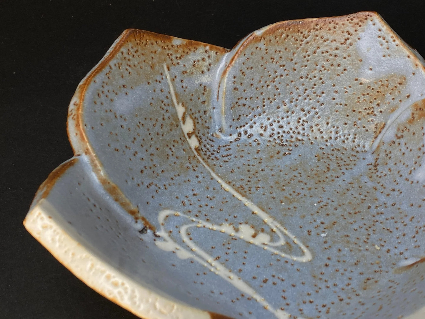 Japan Shino ware yaki Collectible Bowl, Ryugetsu Kiln, big bowl W8.3", Floral Shape, in blue, Mino ware Japanese Pottery