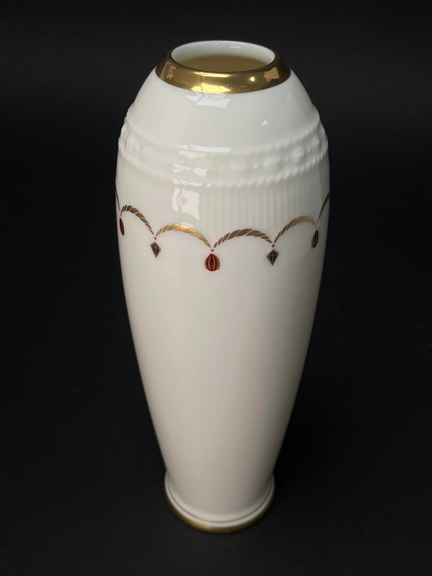 Japanese Porcelain Ikebana Vase: Snow White Art Deco Decor