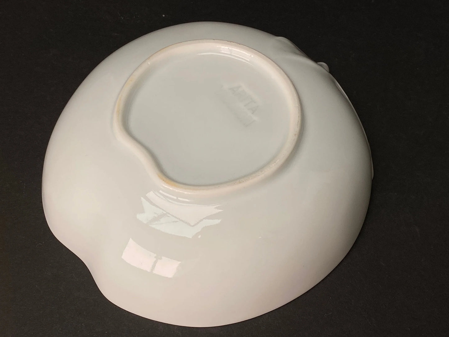 Arita ware yaki Apple shape white bowl with original Box. Open Box, Spot pattern