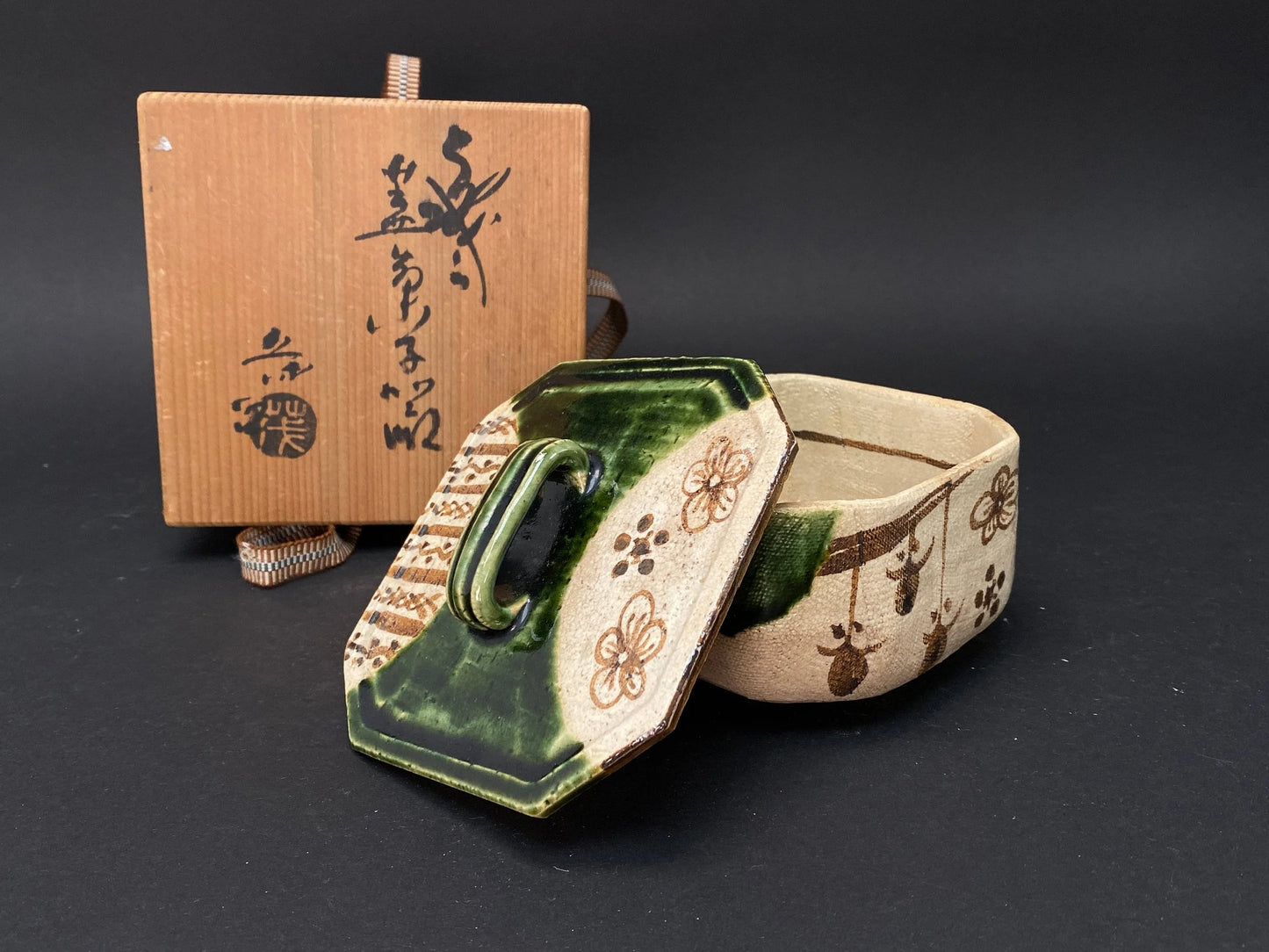 Oribe ware yaki Bowl, with wooden box, Green glaze Lidded BOWL, Japanese Antique Chawan Tea Ceremony w/maker mark