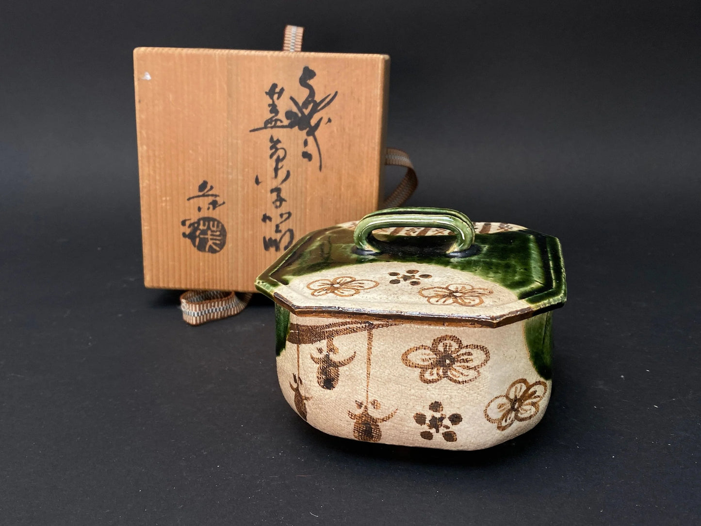 Oribe ware yaki Bowl, with wooden box, Green glaze Lidded BOWL, Japanese Antique Chawan Tea Ceremony w/maker mark