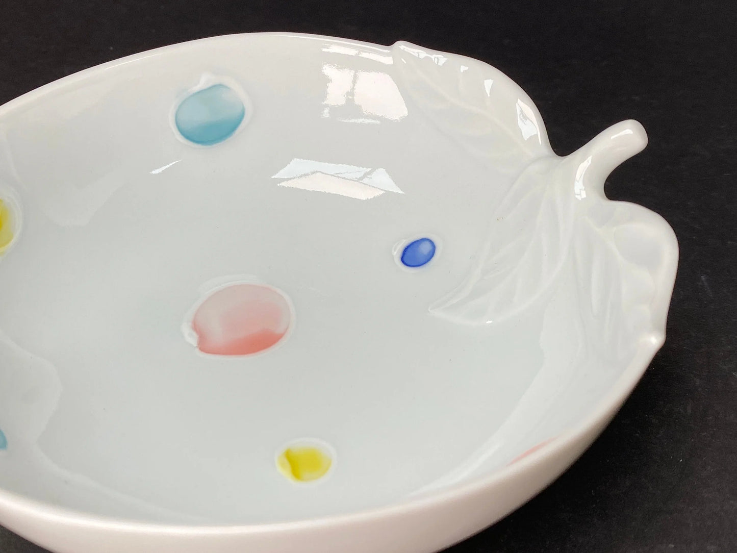 Arita ware yaki Apple shape white bowl with original Box. Open Box, Spot pattern