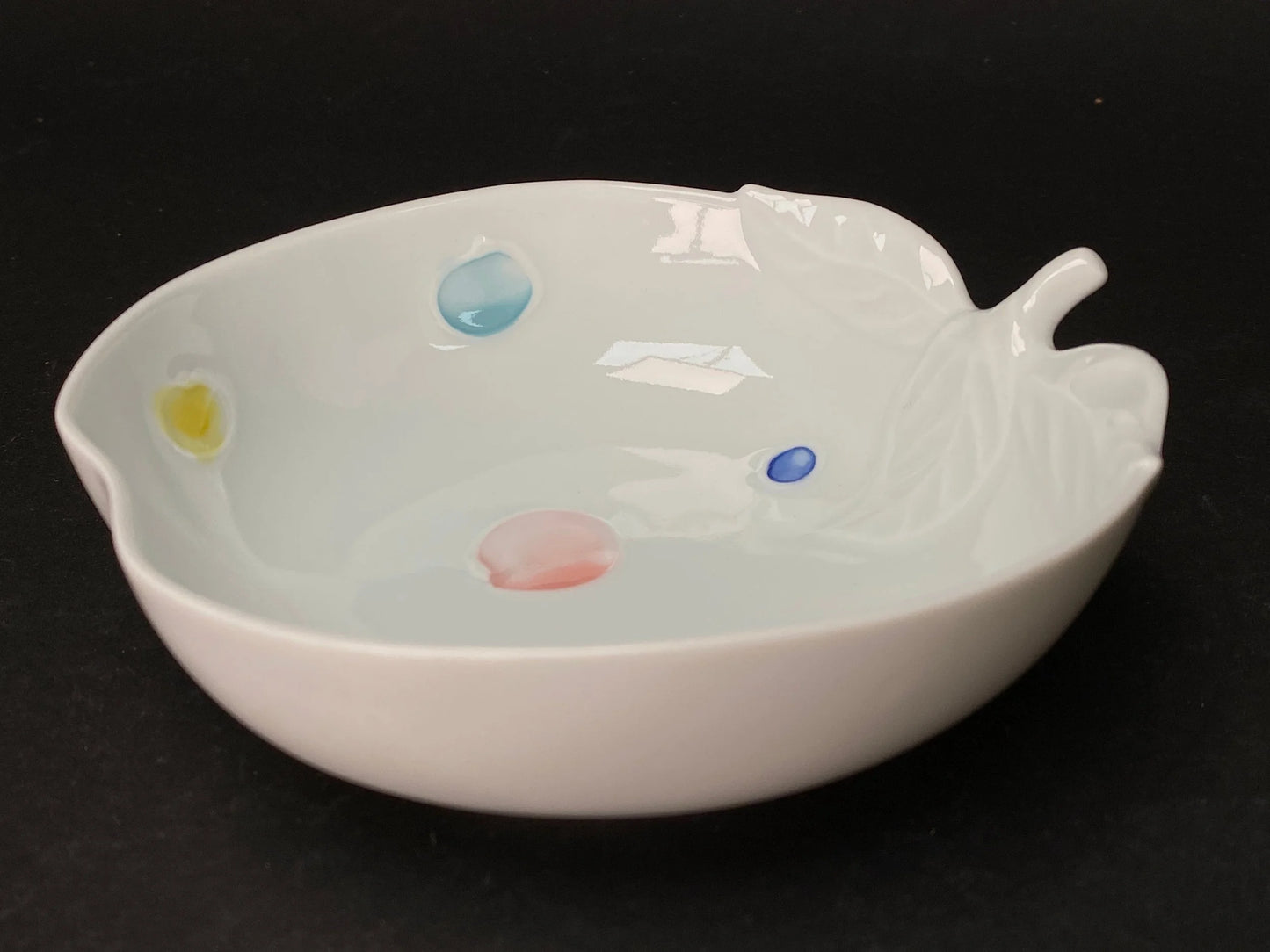 Arita ware yaki Apple shape white bowl with original Box. Open Box, Spot pattern