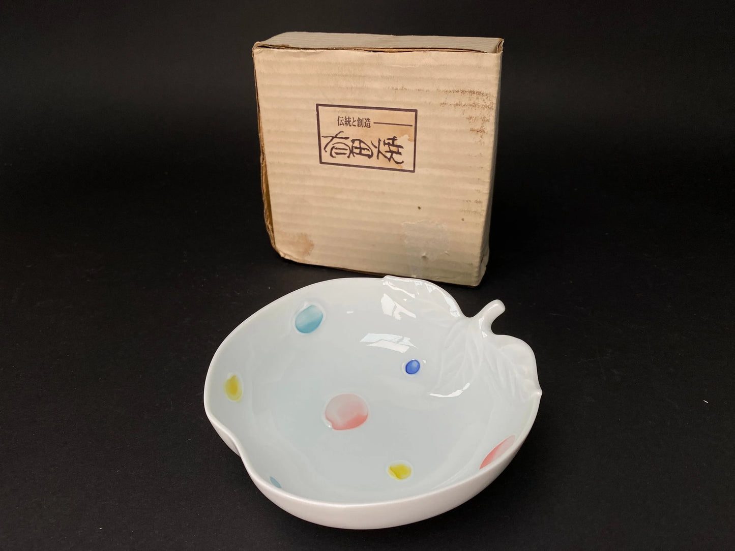 Arita ware yaki Apple shape white bowl with original Box. Open Box, Spot pattern