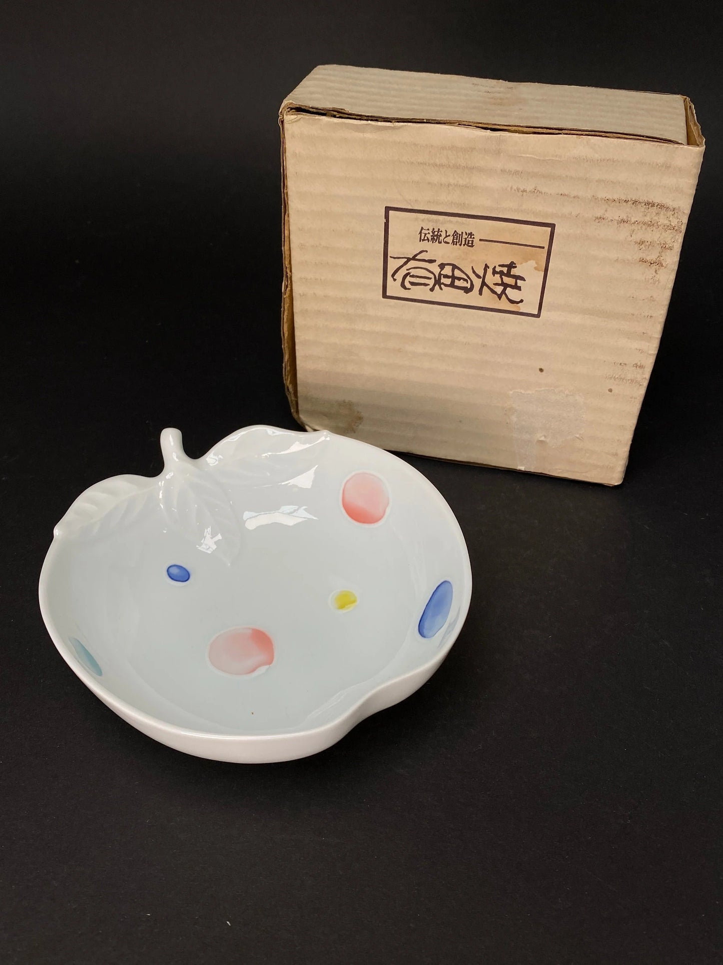 Arita ware yaki Apple shape white bowl with original Box. Open Box, Spot pattern
