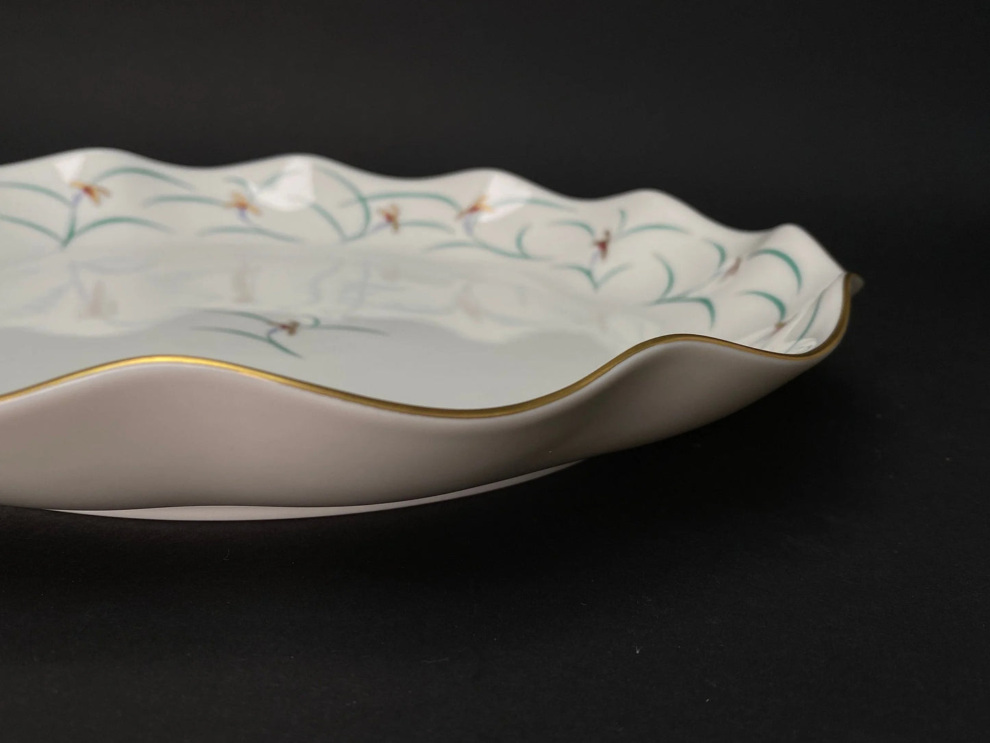 KORANSHA Luxury Porcelain Plate with gift box,Dish, Japanese trinket with Gold Trim, Iris Flower, Elegant bowl with Box, Open box