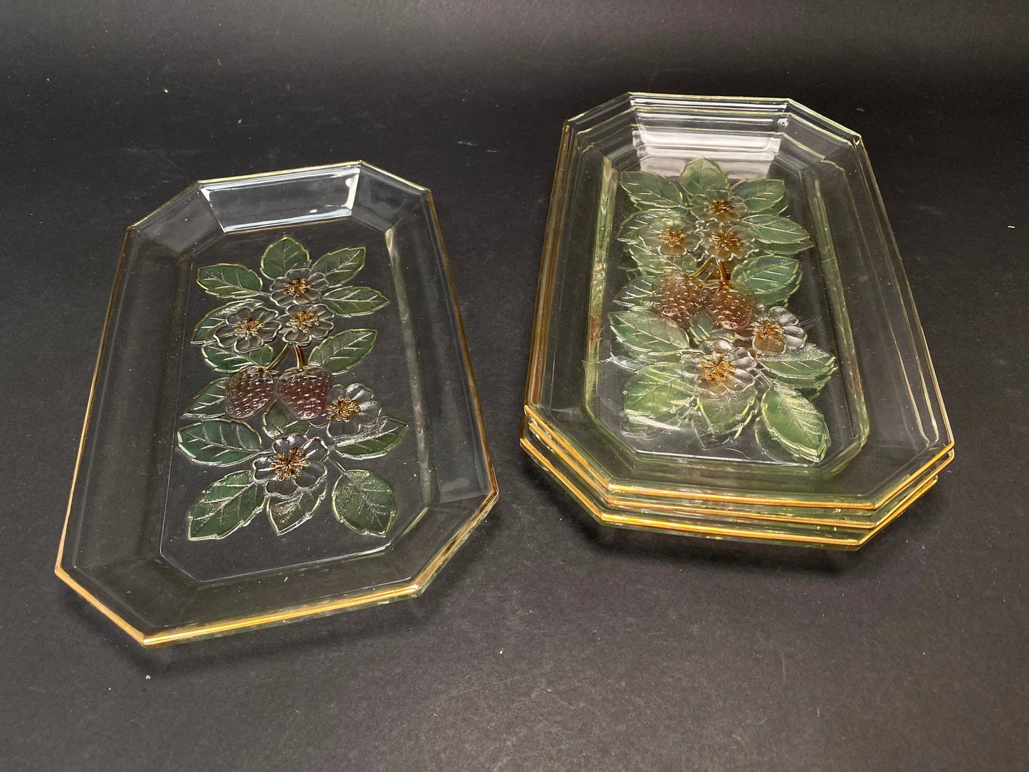 Japanese rectangular 4 pcs Plates set with gift box, Made in Japan, strawberry pattern design glass, Open Box, NEW in original box