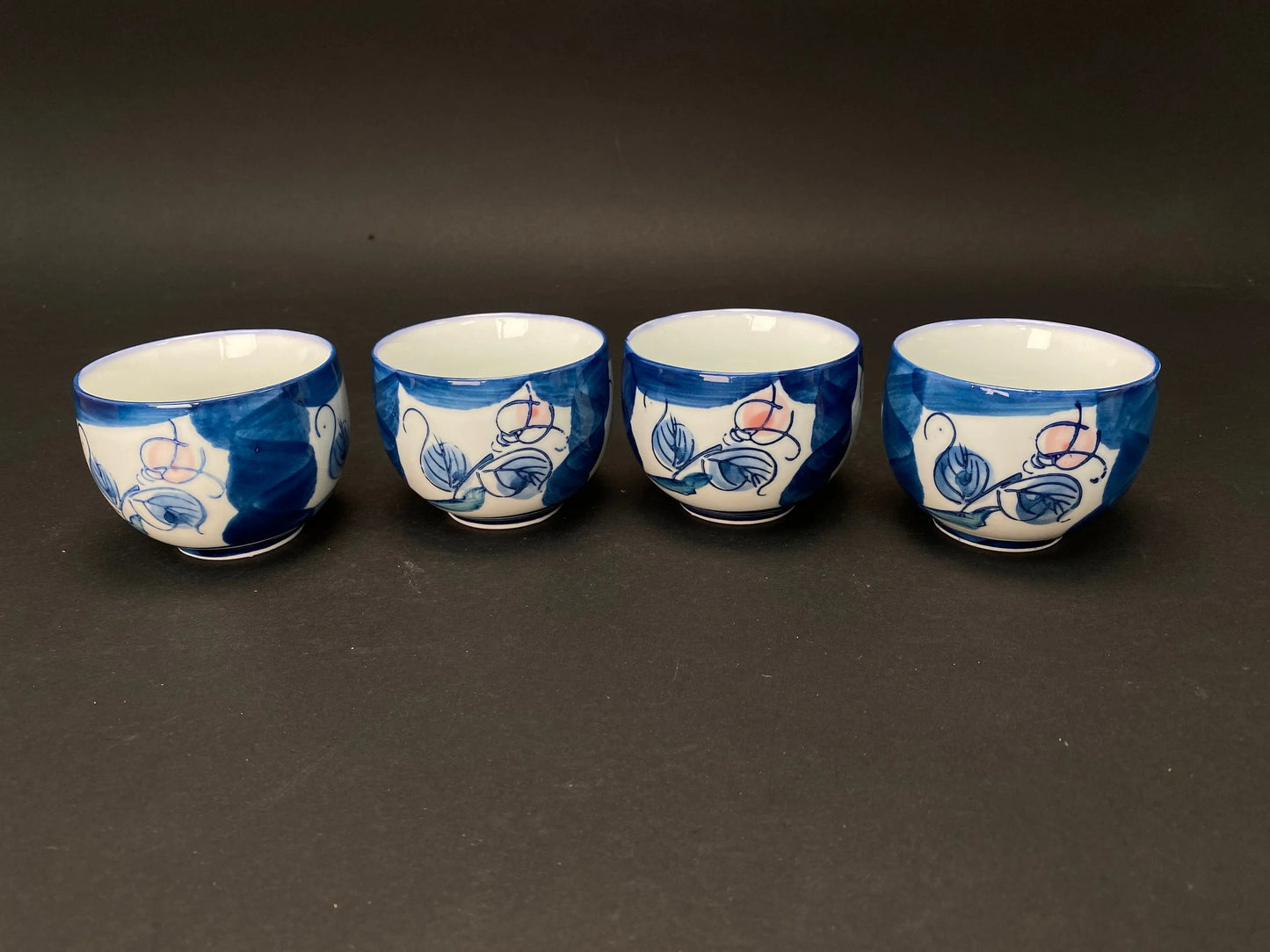 Set of 4 Japanese Tea Cups signed by Hijiri En, with original wood box signed, Rose pattern, Yunomi Blue & White, in Open Box Condition