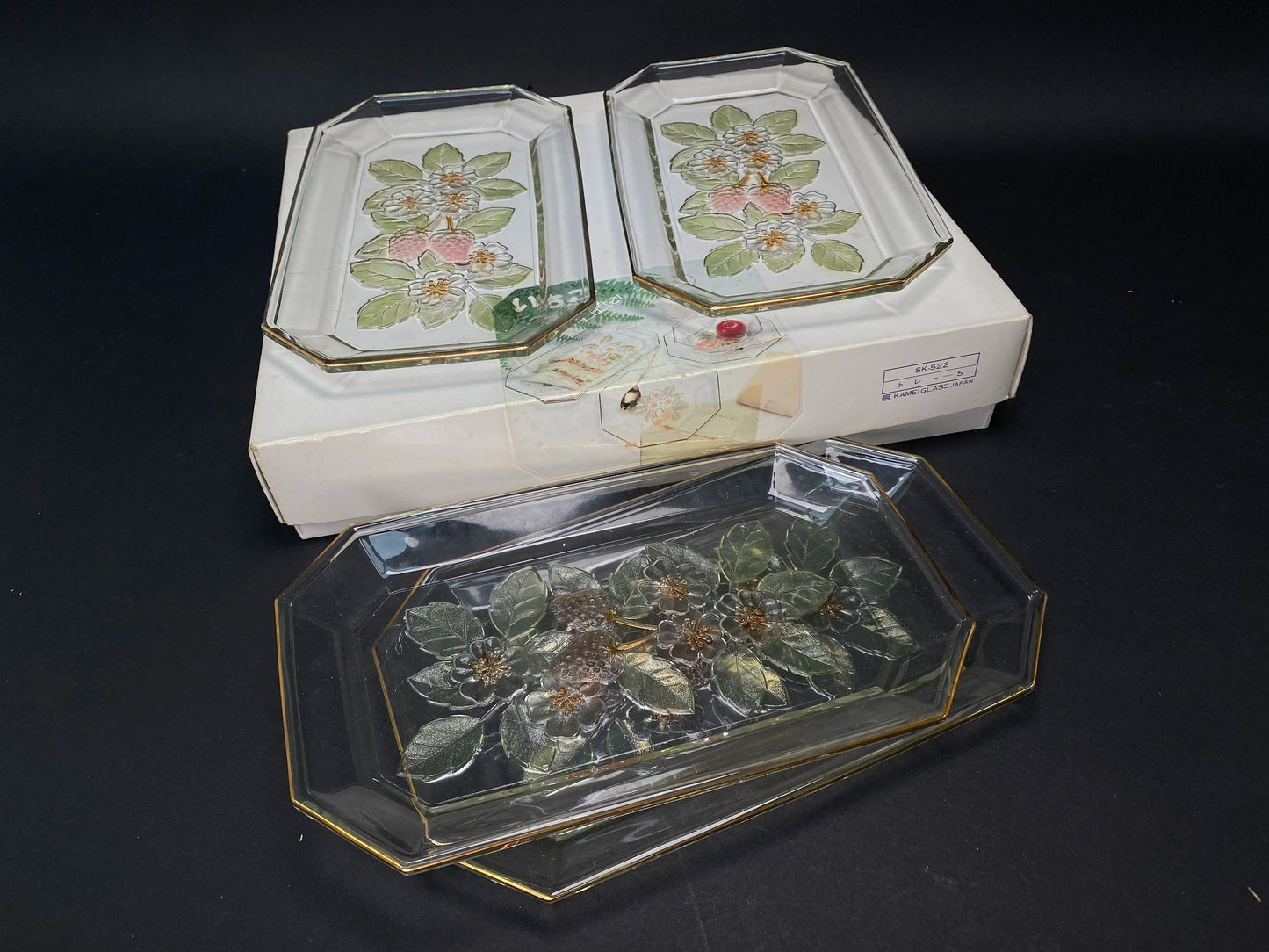 Japanese rectangular 4 pcs Plates set with gift box, Made in Japan, strawberry pattern design glass, Open Box, NEW in original box
