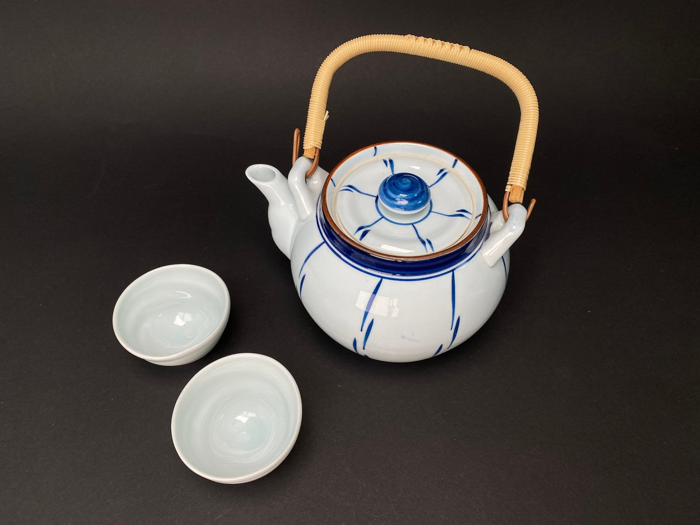 Tea Kettle Set, Japanese Ceramic Tea pot with handle, 2 Tea cups and tea kettle, Ball  shape, Vintage Art Porcelain, Blue and White,Big