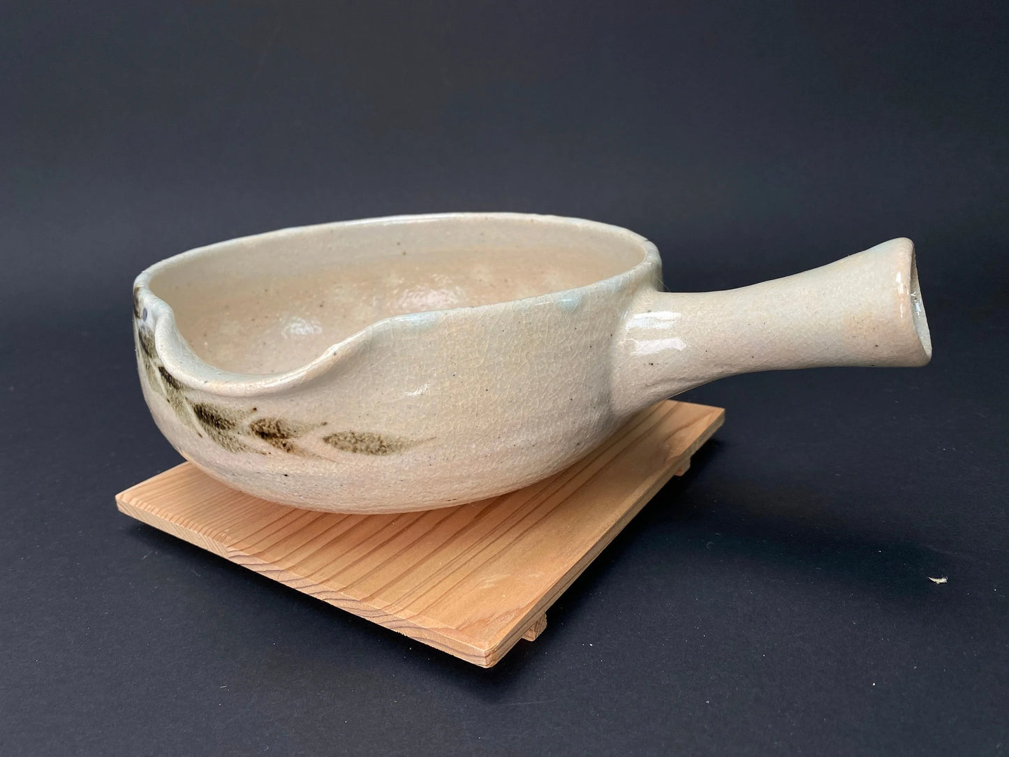 Tachikichi Cooking Clay Pot, for 1-2 persons, Dia 6.75", Handle Spouted Bowl, wooden board, OPEN BOX w/Box, Made in Japan