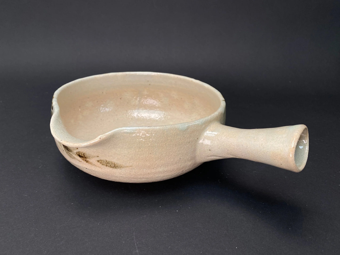 Tachikichi Cooking Clay Pot, for 1-2 persons, Dia 6.75", Handle Spouted Bowl, wooden board, OPEN BOX w/Box, Made in Japan