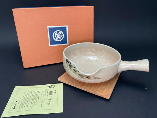 Tachikichi Cooking Clay Pot, for 1-2 persons, Dia 6.75", Handle Spouted Bowl, wooden board, OPEN BOX w/Box, Made in Japan