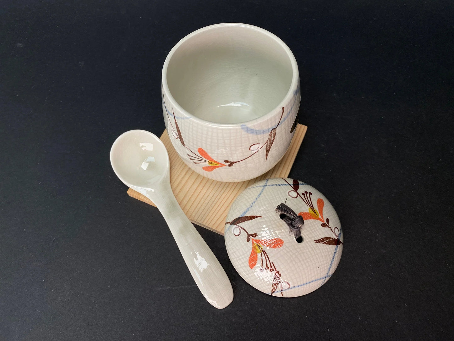 Japanese Savory Egg Custard lidded Bowl set with wood mat, Open Box NEW，made in Japan, spoon and wooden pad, base board, cushion