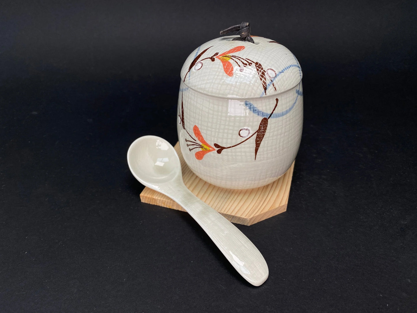 Japanese Savory Egg Custard lidded Bowl set with wood mat, Open Box NEW，made in Japan, spoon and wooden pad, base board, cushion