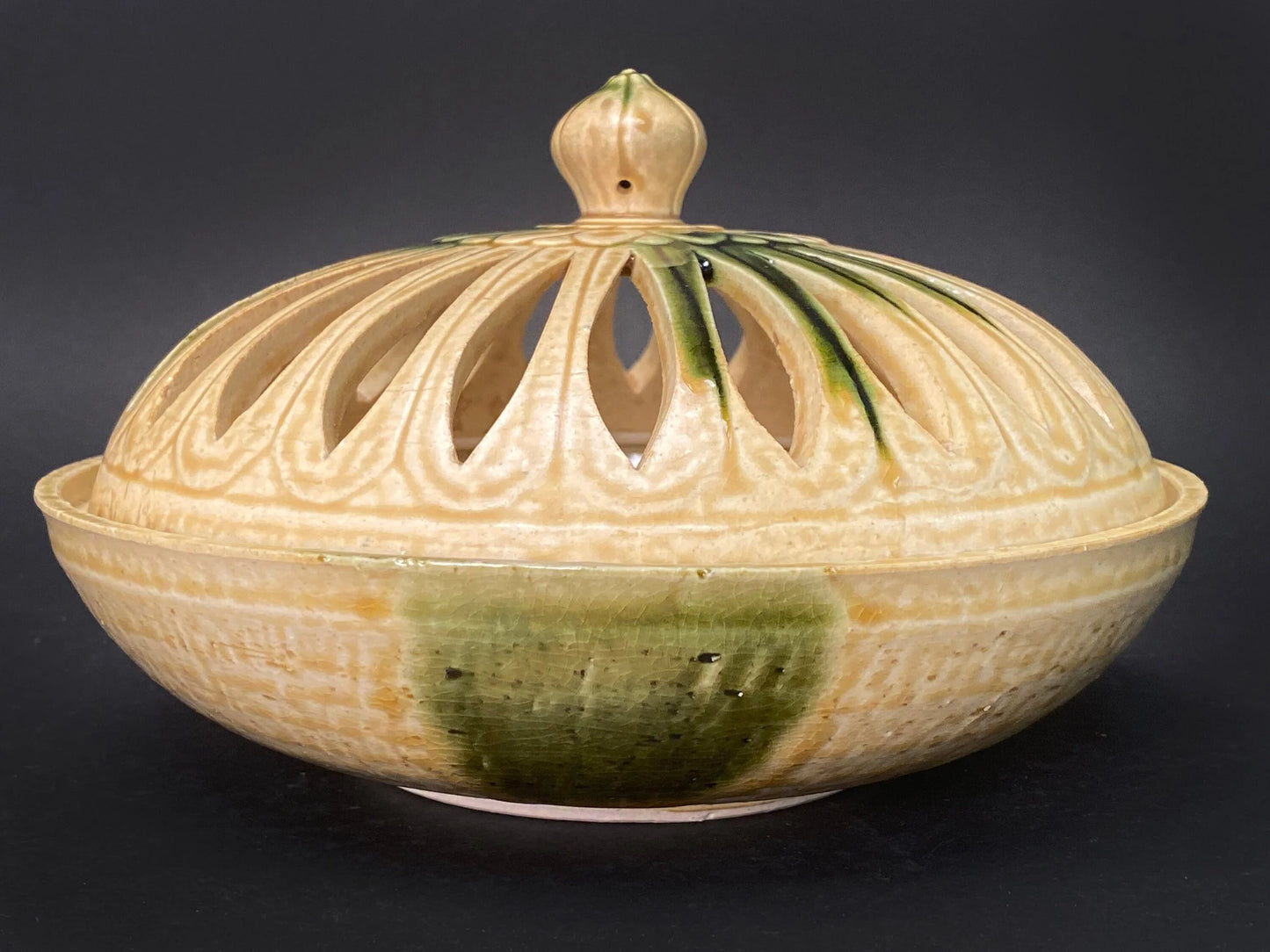 Japanese Clay Rice Bowl with Lid: Earthenware Donburi Pot