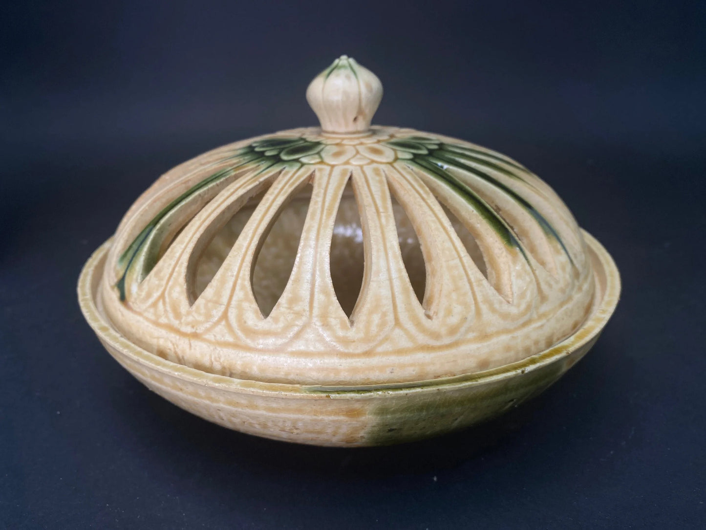 Japanese Clay Rice Bowl with Lid: Earthenware Donburi Pot