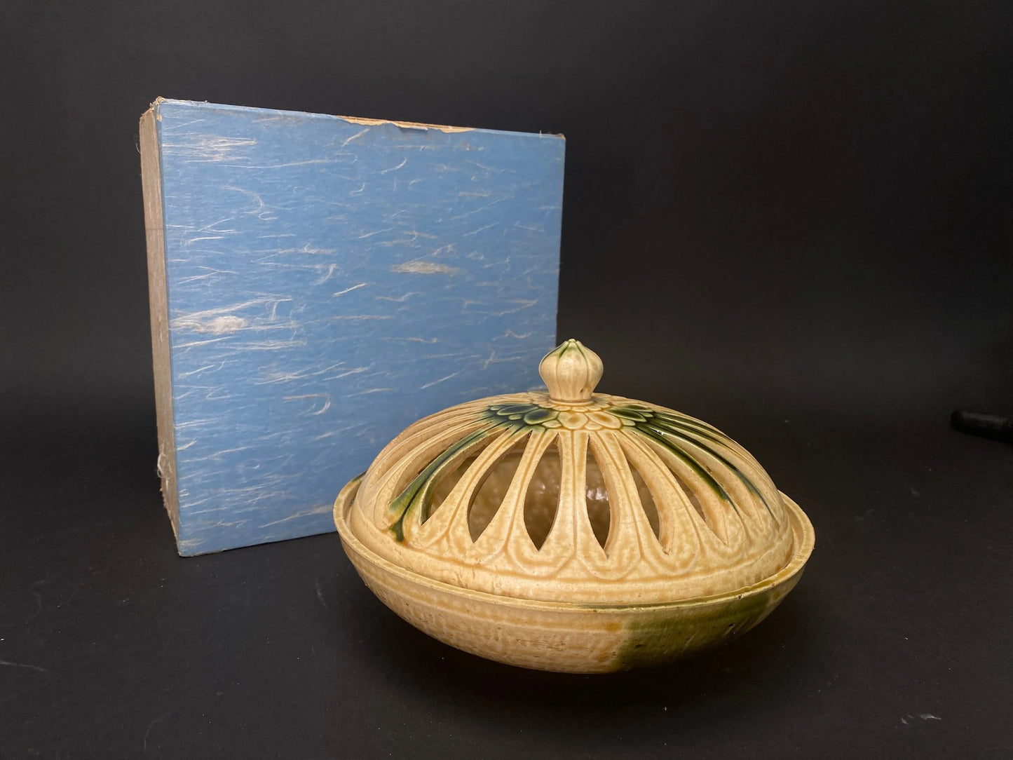 Japanese Clay Rice Bowl with Lid: Earthenware Donburi Pot