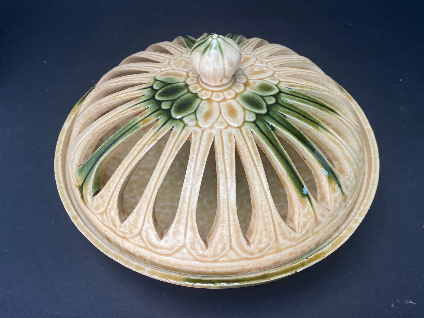 Japanese Clay Rice Bowl with Lid: Earthenware Donburi Pot