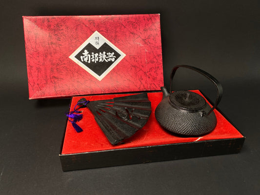 Japan Nanbu Tekki Cast iron TEA KETTLE set！Original Gift box, Fan pot mat, w/Infuser, Vintage Teapot, Japan Medium kettle