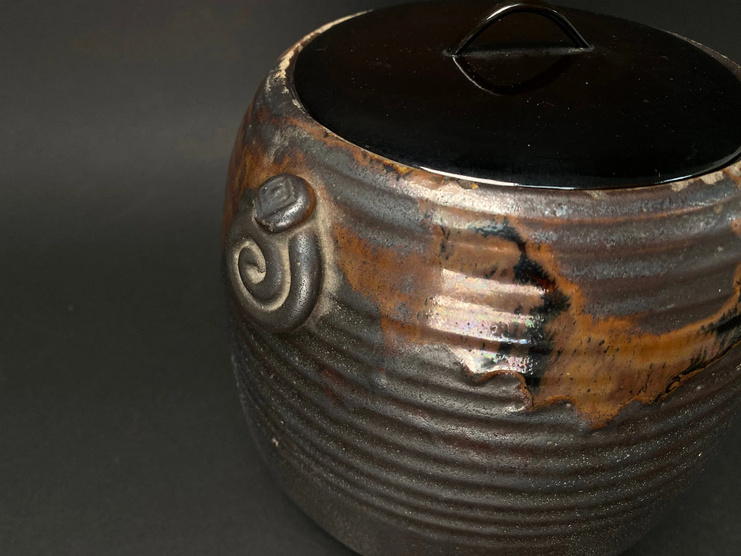 KINTSUGI Bizen ware yaki, Big Kensui with lid, H6.5" Japanese Art Work Pottery, black kintsugi