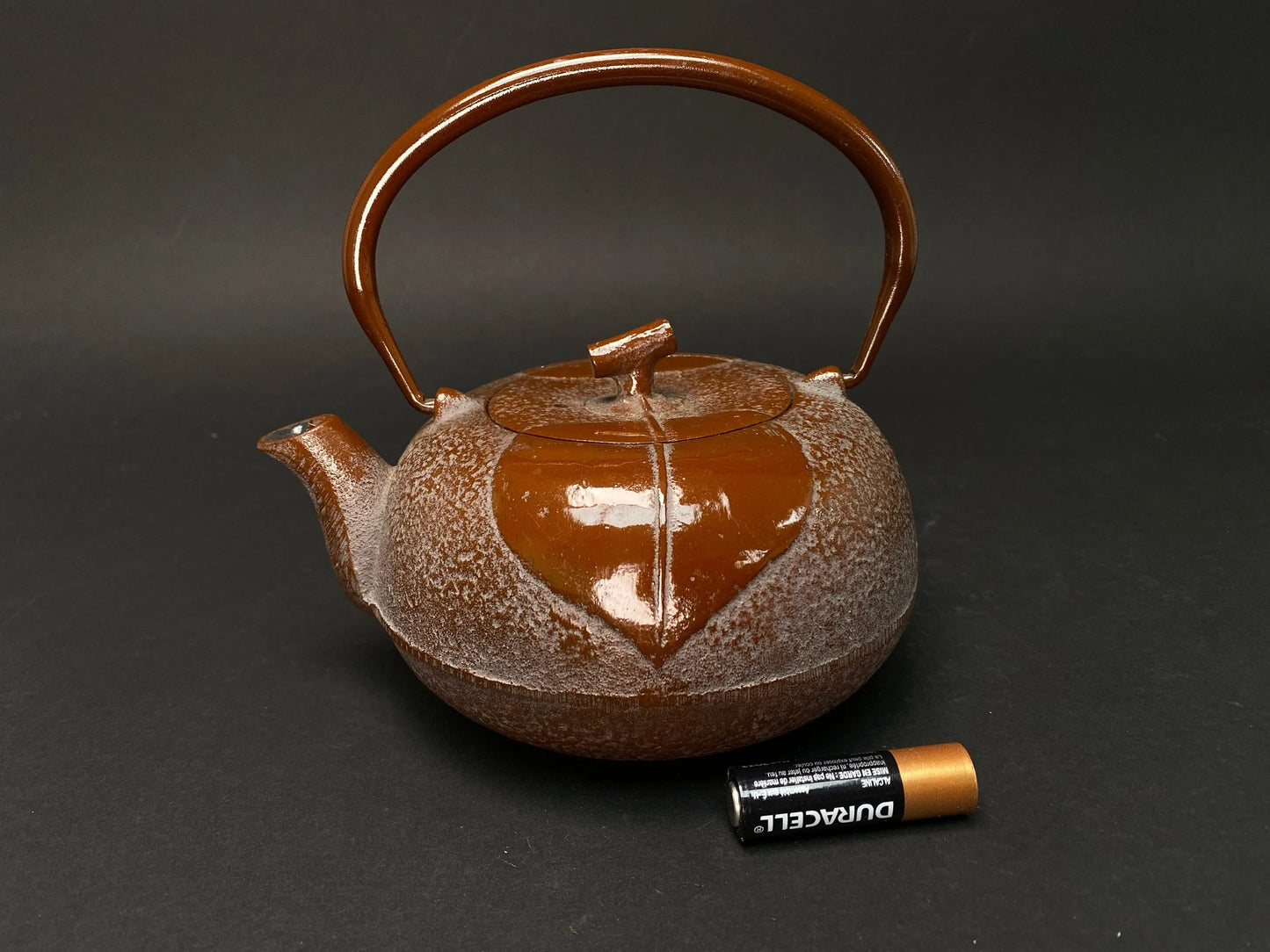 Japanese Tetsubin Teapot: Nanbu Tekki Cast Iron Kettle, Leaf Pattern, 20oz w/Infuser