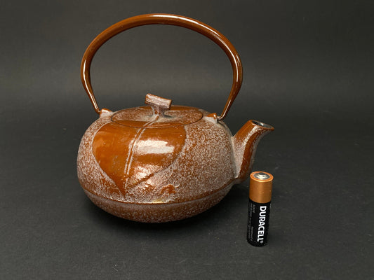 Japanese Tetsubin Teapot: Nanbu Tekki Cast Iron Kettle, Leaf Pattern, 20oz w/Infuser