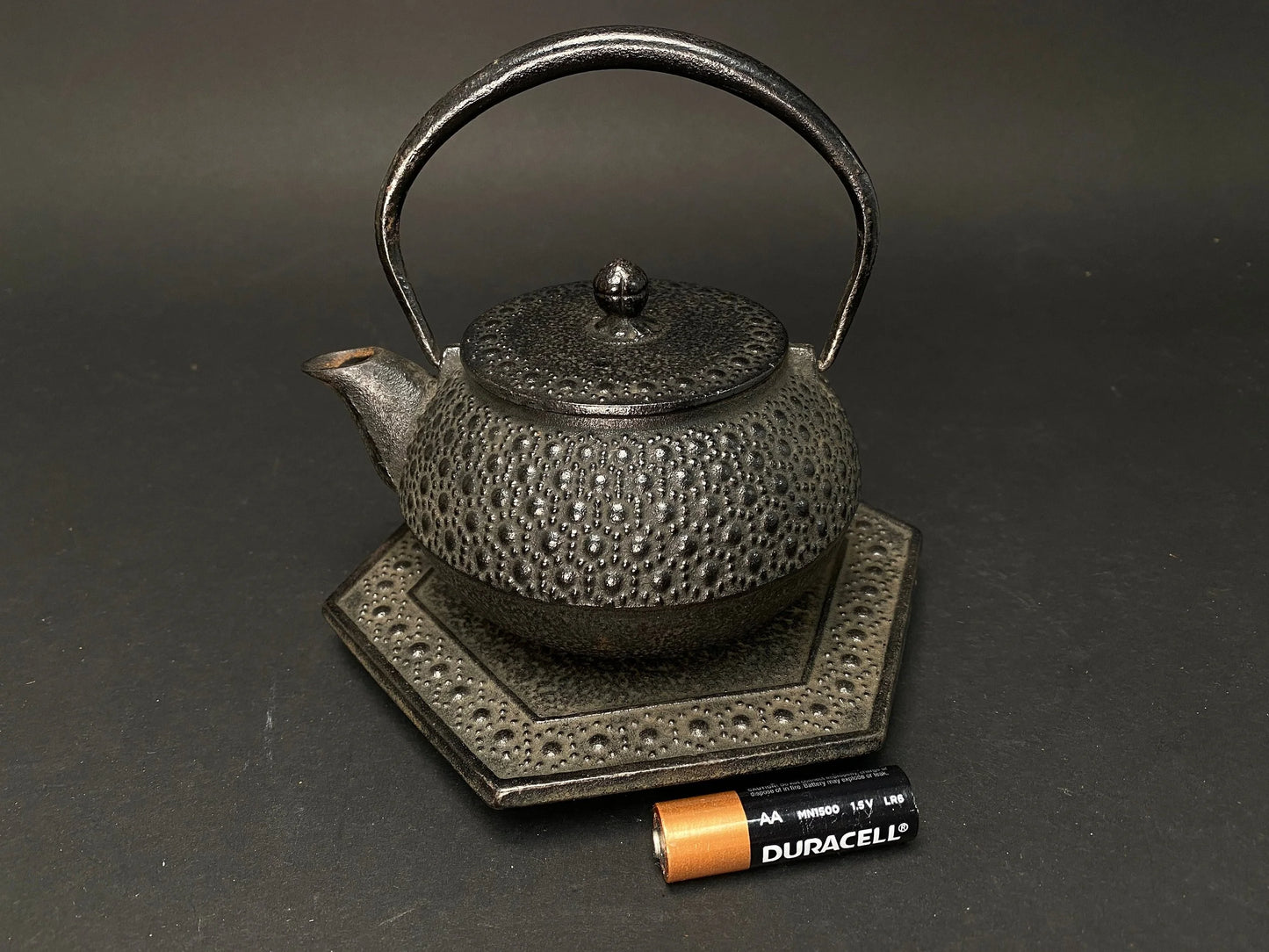 Japan Nambu Tekki Tetsubin！ Medium Black Teapot, with Cast iron mat, 250ml, 8oz, Infuser Trivet, Tea Kettle, Made in Japan