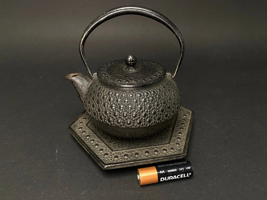 Japan Nambu Tekki Tetsubin！ Medium Black Teapot, with Cast iron mat, 250ml, 8oz, Infuser Trivet, Tea Kettle, Made in Japan